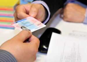 Как поменять водительское удостоверение в ГИБДД по истечении срока действия