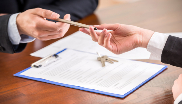 Как продать квартиру по доверенности без собственника: пошаговая инструкция, пример договора купли-продажи 2021 года и документы