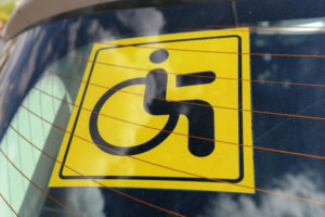 Кто может установить знак инвалида на автомобиль