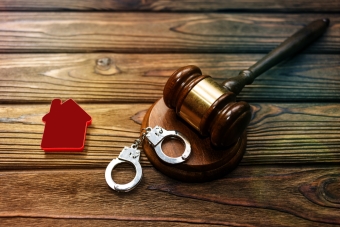 Порядок наложения ареста на имущество должника судебными приставами